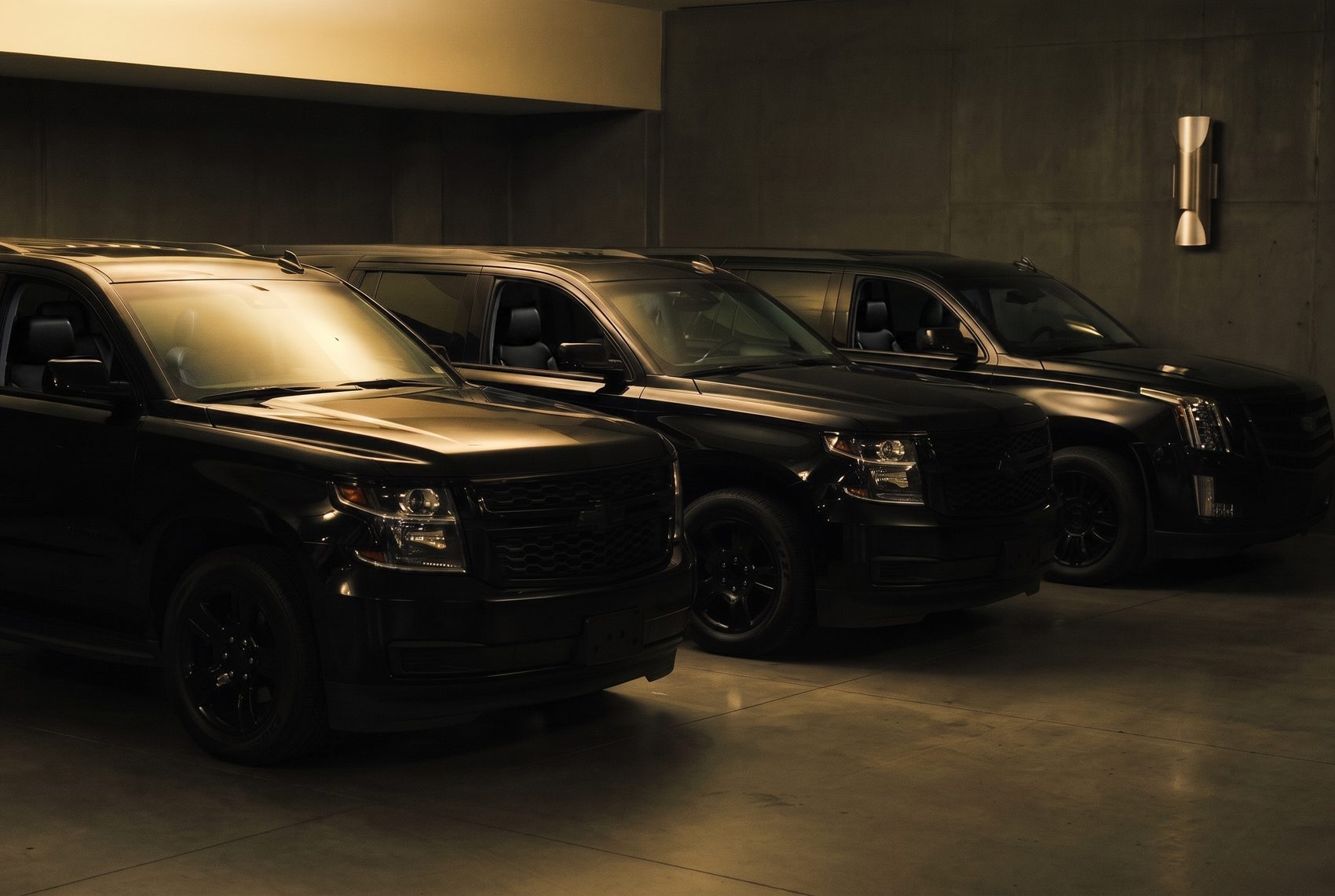 Booking a car vs. opening an account: what changes when the trip matters — LuxeRide